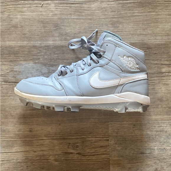These are Jordan 1 baseball cleats size 9 used pretty good 100 or 90 - Picture 3 of 4